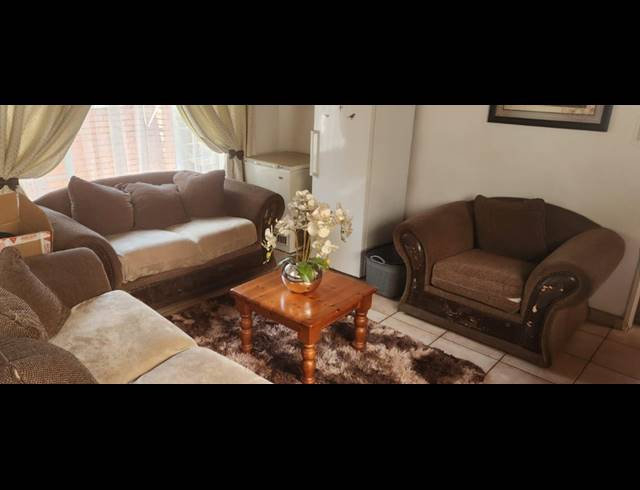 4 BEDROOM HOUSE FOR SALE IN ALBEMARLE EXT 2